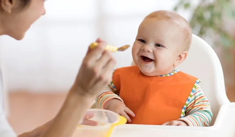 تغذیه نوزاد زیر یک سال